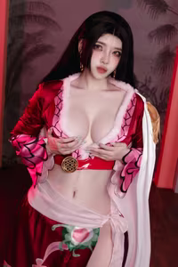 Coser Bao Zou Li Yu Wang: Alluring Boa Hancock Cosplay in Striking Red - Part07-4
