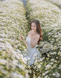 VGU No.22: Discover the ethereal beauty of a muse amidst a vast field of white daisies, where time stands still.-4
