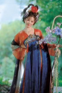 Elegant Cosplay: Tong Yi's Traditional Chinese Beauty in YiTuYu Vol.8305-4