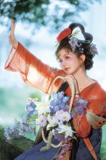 Elegant Cosplay: Tong Yi's Traditional Chinese Beauty in YiTuYu Vol.8305-7