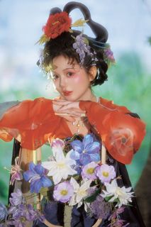 Elegant Cosplay: Tong Yi's Traditional Chinese Beauty in YiTuYu Vol.8305-12