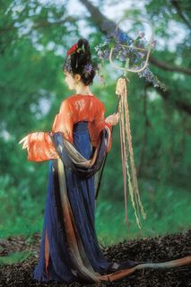 Elegant Cosplay: Tong Yi's Traditional Chinese Beauty in YiTuYu Vol.8305-8