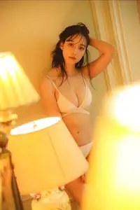 Ami Yamazaki FRIDAY Monthly Girl 048 Part02: Captivating Reflections & Natural Allure-5