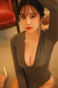 Ami Yamazaki FRIDAY Monthly Girl 048 Part02: Captivating Reflections & Natural Allure-9