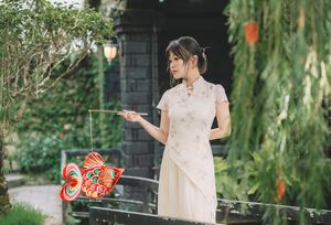 Elegant Ao Dai: Vietnamese Traditional Beauty in a Lush Garden-4