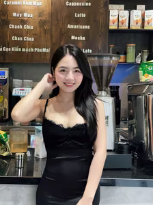 XVG No.15: Alluring Charm This Coffee Shop Beauty Dazzles in a Chic Black Dress-5