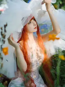 Coser Chunmomo | Ethereal Bride in a Dreamy Flower Garden Wedding Dress-27