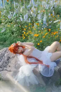 Coser Chunmomo | Ethereal Bride in a Dreamy Flower Garden Wedding Dress-4