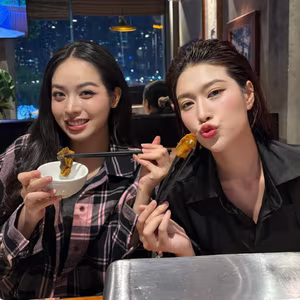 Thanh Thuy and Doan Thien An: Vietnamese Queens' Radiant Beauty & Close Bond in Thailand.-0