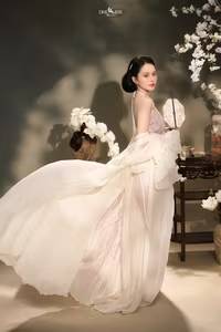 VGU No.138: Discover Elegant Vietnamese Beauty: Modern Ao Yem & Oriental Grace-4
