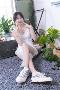 BoBoSocks No.560: Serene Chinese Model in Pure White Cotton Socks-9