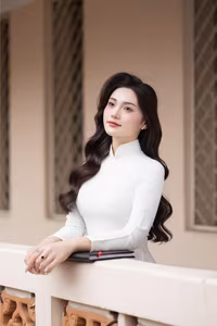 XVG No.31: The Grace of White Ao Dai: Captivating Traditional Vietnamese Beauty-3