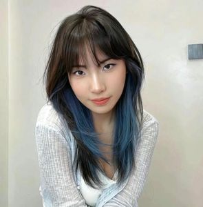 Edgy Hidden Dye Hair: A Chic & Trendy Color Style for Modern Women.-1