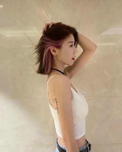 Edgy Hidden Dye Hair: A Chic & Trendy Color Style for Modern Women.-0