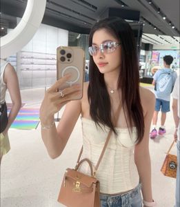 Thuy Anh Radiantly Showcases Mother-of-3 Beauty in Elegant Polka Dot Dress.-3