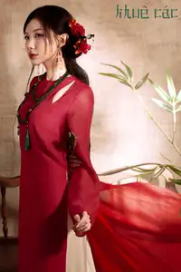 VGU No.192 Graceful Woman in Stunning Red Hanfu & Traditional Fan 1000024611-1