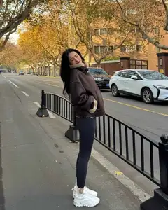 Chi Pu Impresses with Chic Mix-Match Style for Windy Weather: Get Her Fashionable Look!-5