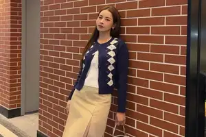 Chi Pu Impresses with Chic Mix-Match Style for Windy Weather: Get Her Fashionable Look!-7