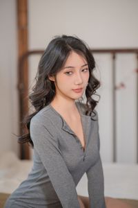 Elegant Beauty of Model O1ne Wan in Gray Top - YiTuYu Vol.8302-18