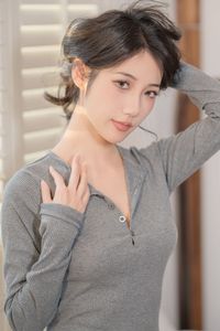 Elegant Beauty of Model O1ne Wan in Gray Top - YiTuYu Vol.8302-13
