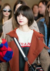 Chic Layered Bob Haircut for Round Faces - Trendy Short Hair for Beautiful Women-11