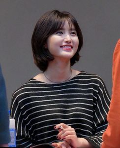 Chic Layered Bob Haircut for Round Faces - Trendy Short Hair for Beautiful Women-16