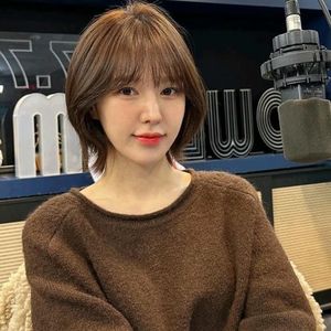 Chic Layered Bob Haircut for Round Faces - Trendy Short Hair for Beautiful Women-2