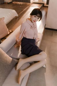 Xueqing Astra: Elegant Commuter OL Style with Sheer Stockings - Anime Blogger Fashion by Tukuku t20-13