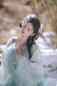 YiTuYu Vol.8542 Chi Yan Zai Zhe Li: Ethereal Beauty in Snow Discover Enchanting Art Language-7
