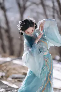YiTuYu Vol.8542 Chi Yan Zai Zhe Li: Ethereal Beauty in Snow Discover Enchanting Art Language-3