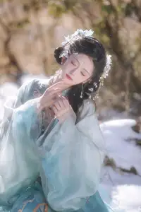 YiTuYu Vol.8542 Chi Yan Zai Zhe Li: Ethereal Beauty in Snow Discover Enchanting Art Language-4