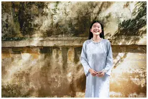 VGU No.193 Discover Youthful Charm: Radiant Smile of a Girl Amidst Fresh Fruit Market | 1000024596-10