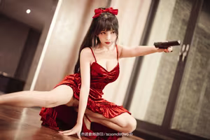 Coser Mu Mu Momo: Alluring Red Attire & Intimate Charm-7