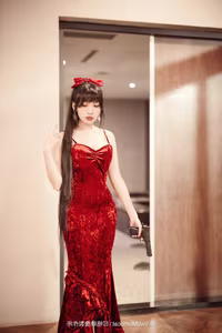 Coser Mu Mu Momo: Alluring Red Attire & Intimate Charm-20