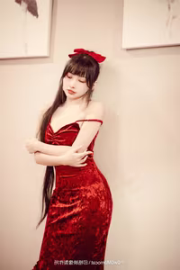 Coser Mu Mu Momo: Alluring Red Attire & Intimate Charm-10