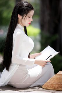 Vietnamese Beauty: Elegant Traditional White Ao Dai Woman with Conical Hat-10