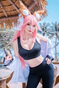Yuki Tamamo Cosplay: Captivating Allure in a Luxurious Setting-2