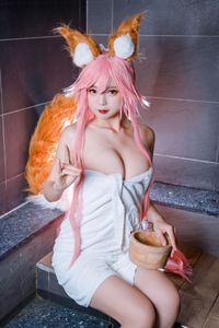 Yuki Tamamo Cosplay: Captivating Allure in a Luxurious Setting-21