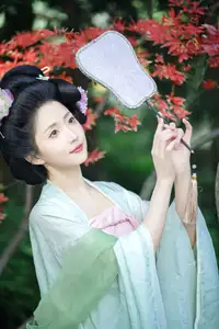 YiTuYu Vol.8521 Tu Ya W: Immerse in the Classical Grace of a Muse in a Fairy-tale Setting-3