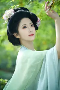 YiTuYu Vol.8521 Tu Ya W: Immerse in the Classical Grace of a Muse in a Fairy-tale Setting-0