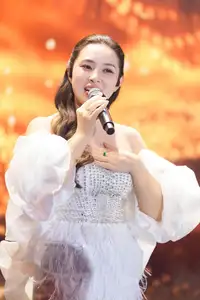 Bảo Trâm Idol Transforms into a 'Fairy Goddess' in Ancient Chinese Town: Ethereal Beauty Captivates All.-4