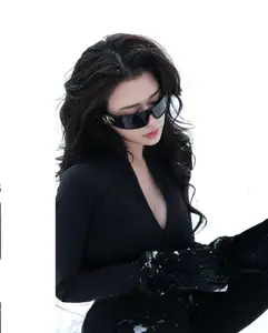 Quyen Qui Goes Viral: Bold Fashion Amidst Snowy Landscape, Captivating All Eyes-10