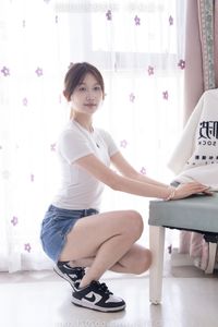 BoBoSocks No.553: Youthful Chinese Model in Denim Shorts and White T-shirt-6