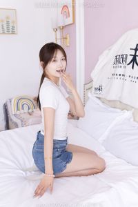 BoBoSocks No.553: Youthful Chinese Model in Denim Shorts and White T-shirt-10
