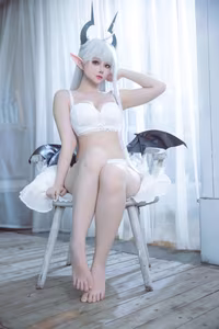 Coser Yu Yu Transforms into Altima Tia: Ethereal White Fantasy Beauty (40P)-11