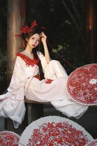 YiTuYu Vol.8303: Shi Mian Mian Bao Xie Captures Traditional Asian Elegance-2