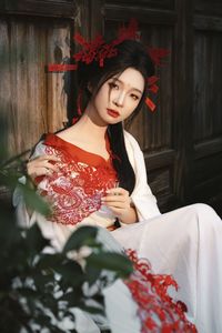 YiTuYu Vol.8303: Shi Mian Mian Bao Xie Captures Traditional Asian Elegance-6