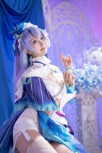 Coser AzuNyan Transforms into a Dreamy Fairy in a Pure White Dress from the June 2025 Collection-16