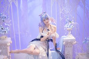 Coser AzuNyan Transforms into a Dreamy Fairy in a Pure White Dress from the June 2025 Collection-14