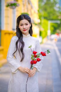 Vietnamese Girl in Traditional White Ao Dai | Graceful Beauty-4